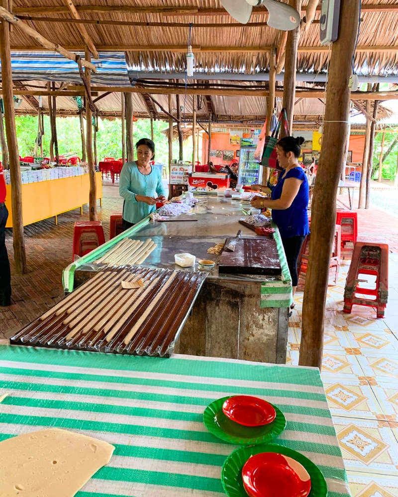 Atelier de fabrication de bonbons à la noix de coco à Bên Tre