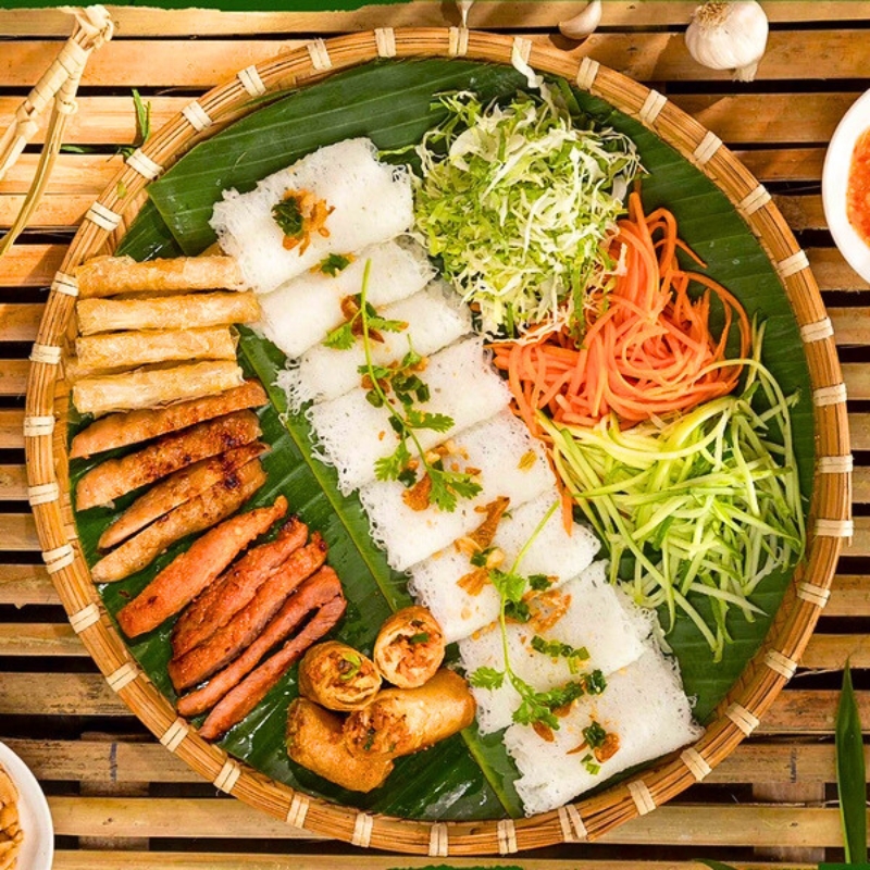 Banh hoi nem nuong (Galette de vermicelles de riz au porc grillé)