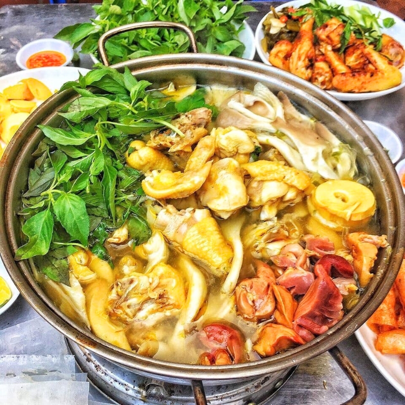 Lâu Ga La E (Fondue de poulet aux feuilles aromatiques)