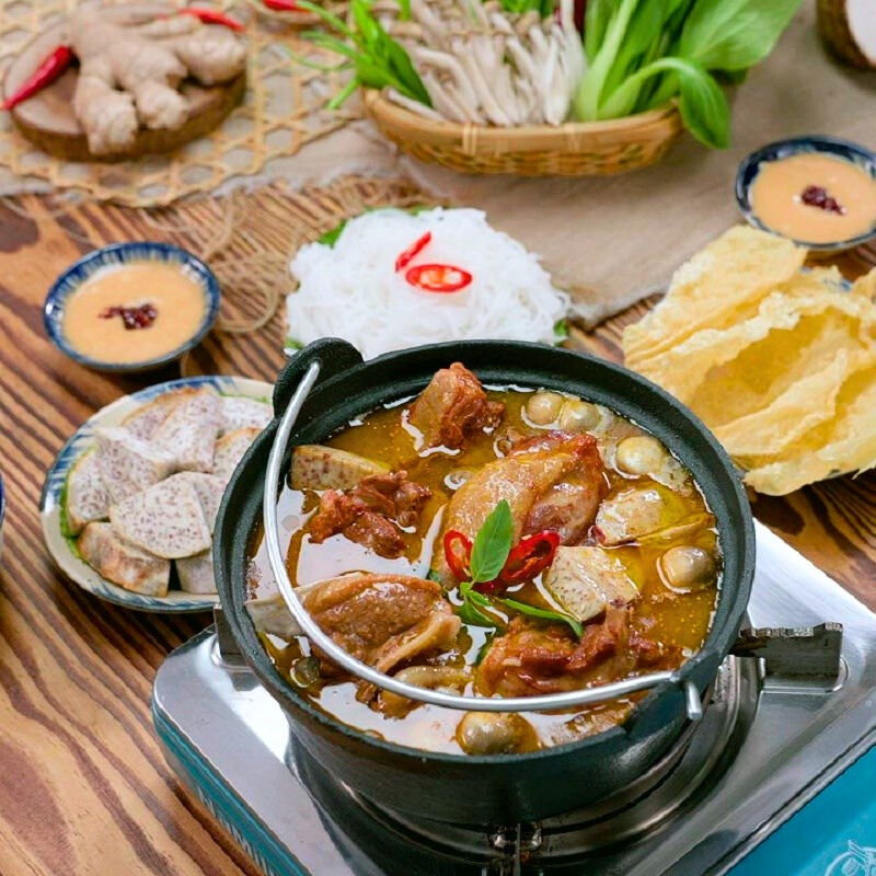 Vit nau chao (Canard mijoté au soja fermenté)