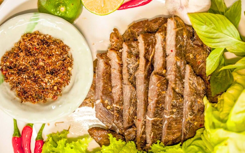 Bo mot nang & Muoi kien vang – Alliance unique du soleil et du sel sauvage des hauts plateaux.