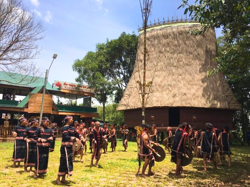 Village ethnique de Plei Op