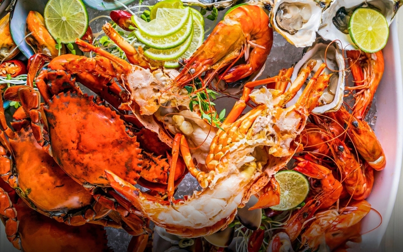 Du marché de nuit aux restaurants en bord de mer, Nha Trang est le paradis des amateurs de fruits de mer