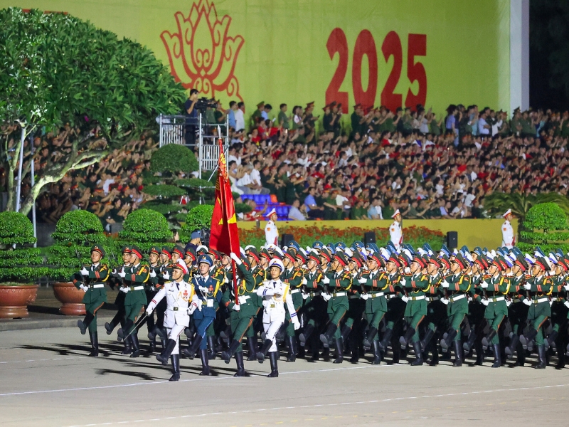 Défilé militaire et populaire grandiose pour les 80 ans de la Révolution d’Août et de la Fête nationale 2025