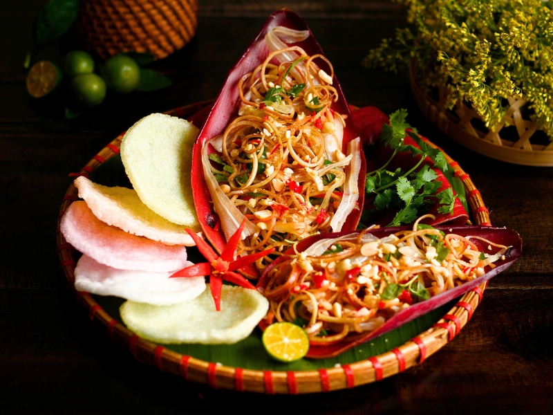 Goi hoa chuoi – Salade de fleur de bananier, fraîcheur croquante et saveur typique du Vietnam