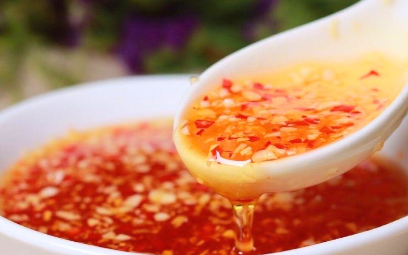 Polyvalente et équilibrée, la sauce nuoc mam cham accompagne tous les mets vietnamiens