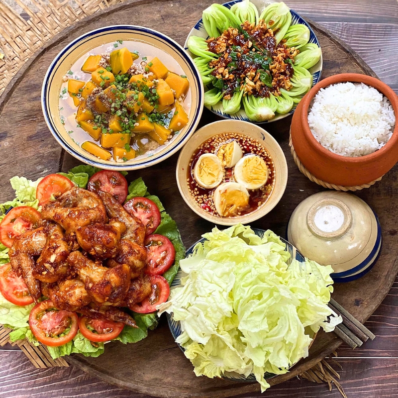 Le chou pakchoï sauté, une recette populaire qui accompagne les repas vietnamiens